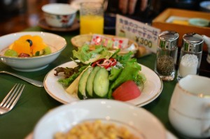 ヴィラ本栖　朝食　【洋食】　（10月） サラダ・フルーツ