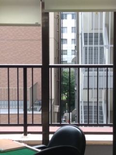 銀座ファミリー麻雀教室の窓から見える築地警察署